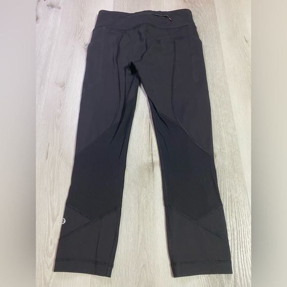 Lululemon Cropped Black Leggings With Sheer Panels, Size 4 - Picture 4 of 10